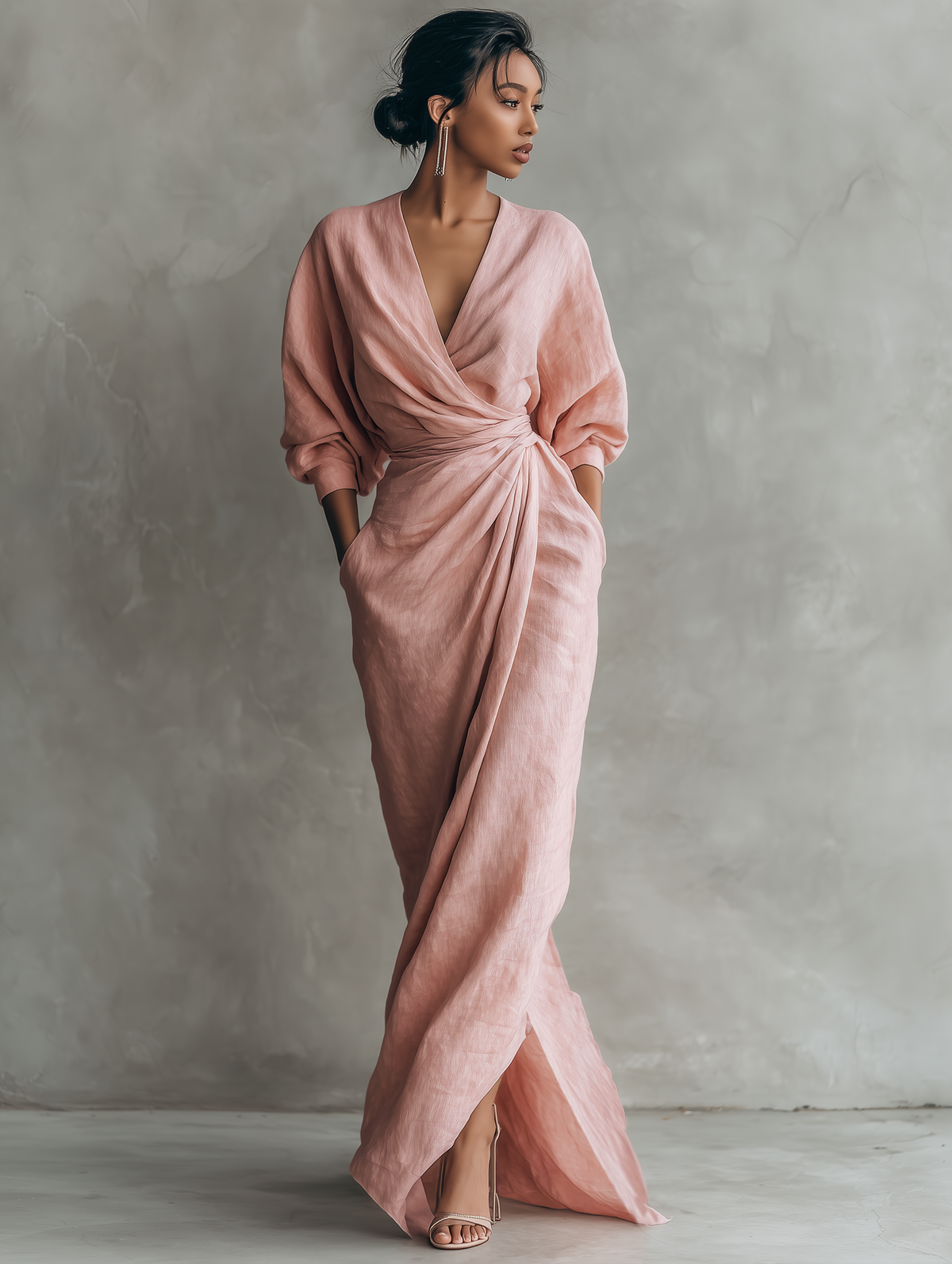 Alma - Vestido Maxi Minimalista de Mezcla de Lino con Escote en V, vista 7 – Lucia Navarro