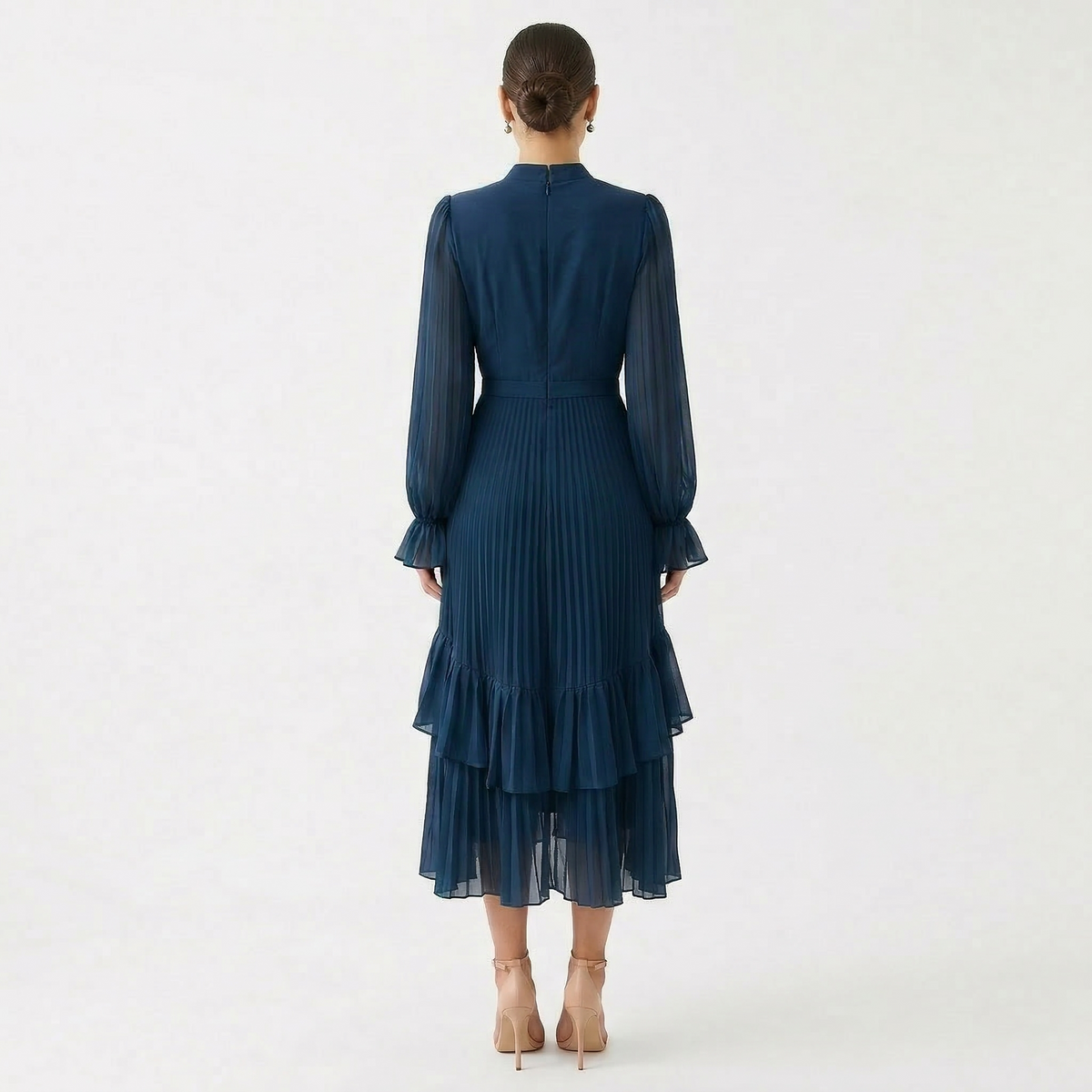 Mariana - Vestido Plisado con Mangas Fluidas y Volantes Asimétricos, vista 9 – Lucia Navarro