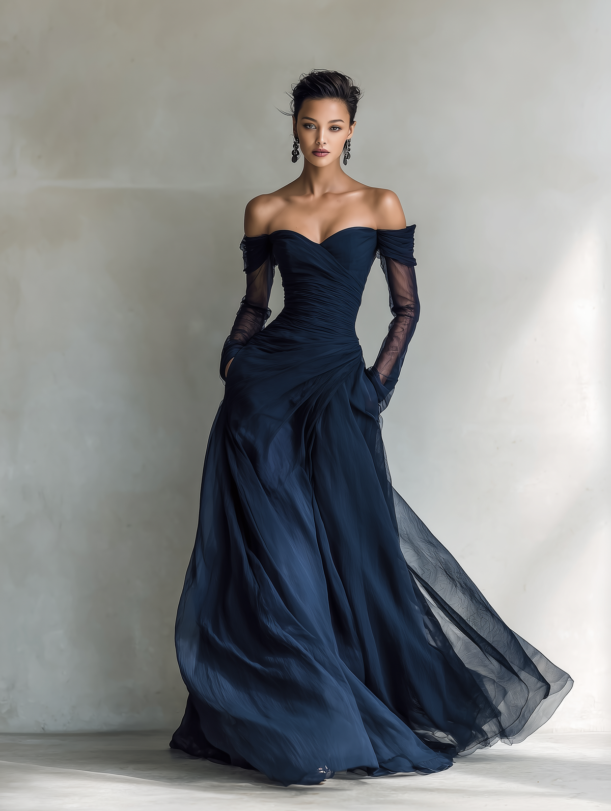 Reyna - Vestido Maxi Entallado de Gasa Off-Shoulder con Manga Larga en Azul Oscuro, vista 3 – Lucia Navarro