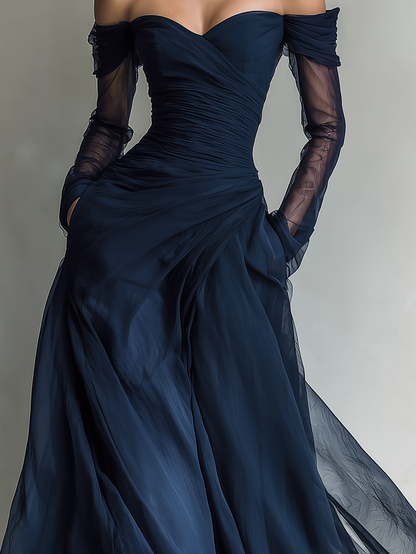 Reyna - Vestido Maxi Entallado de Gasa Off-Shoulder con Manga Larga en Azul Oscuro, vista 4 – Lucia Navarro